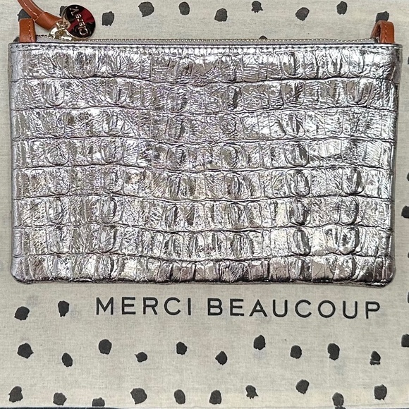 Clare v. Flat Clutch with Tabs